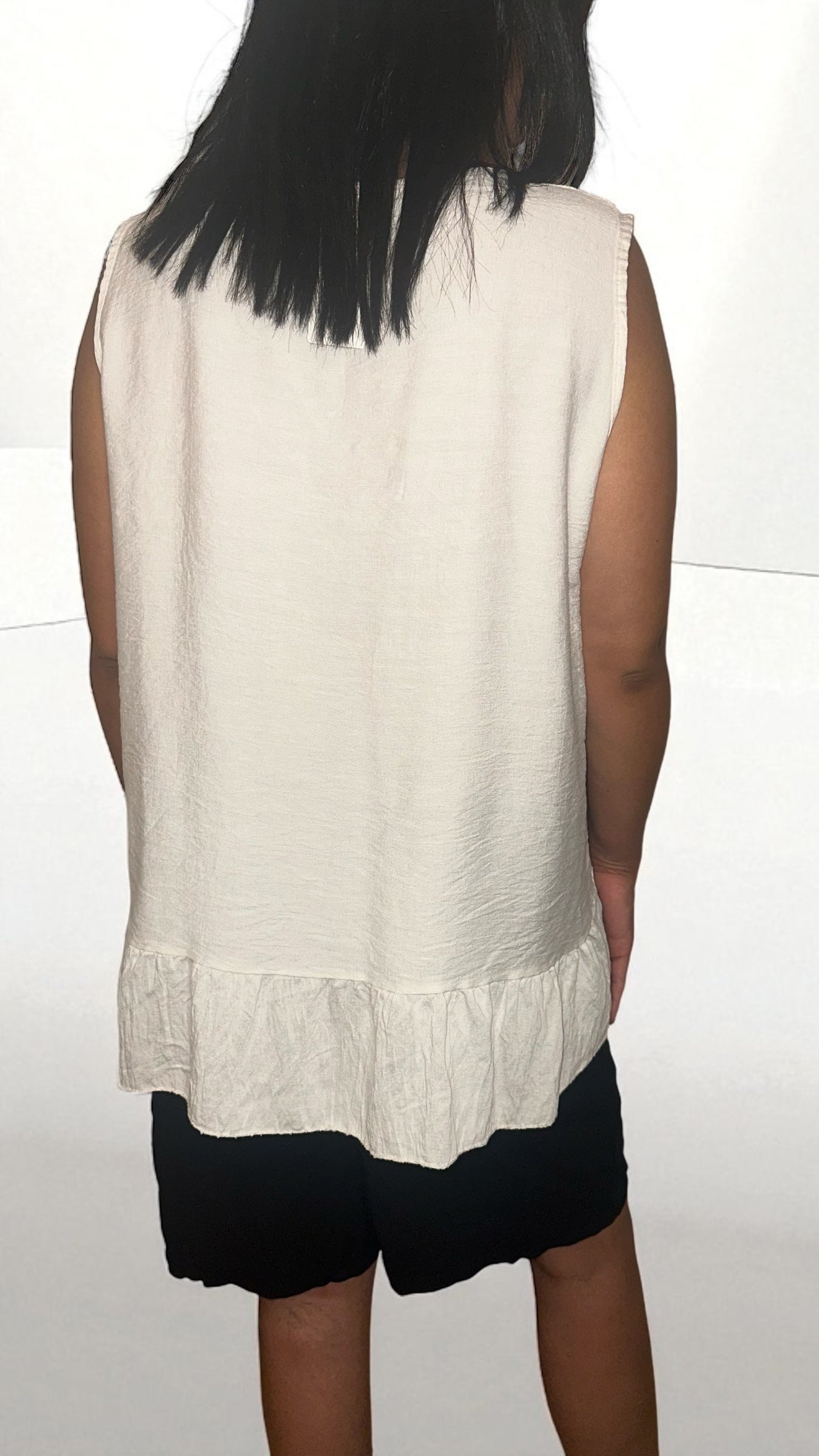 Look chic et décontracté avec ce haut léger et tendance
